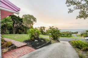 Cake By The Ocean - Gorgeous Views, Pet & Family Friendly Retro Beach House in 1770